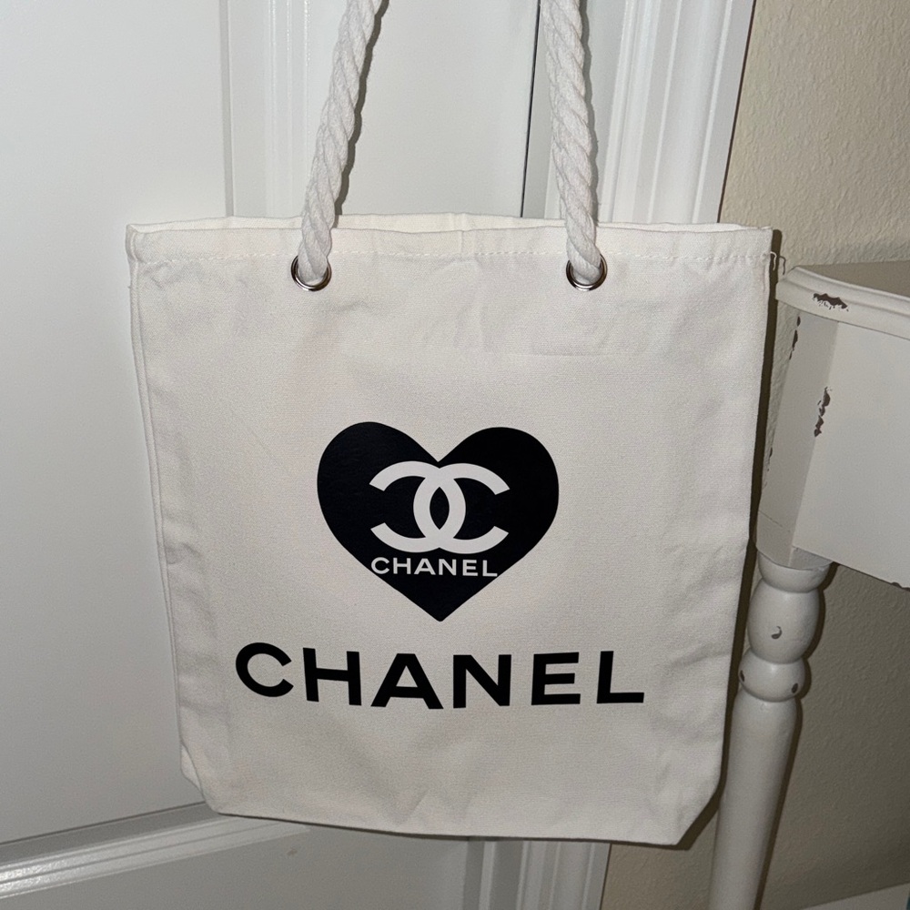 Tote bag with rope handles